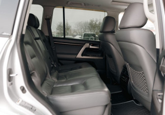 Подержанный автомобиль Toyota Land Cruiser Suv 2008 года (22 фото)