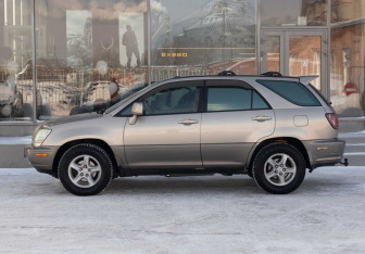 Подержанный автомобиль Lexus RX 2000 года (8 фото)