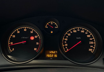 Подержанный автомобиль Opel Astra Hatchback 2011 года (8 фото)