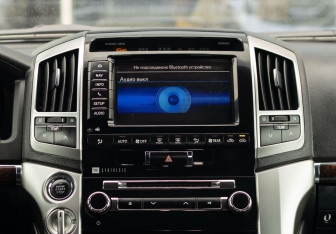 Подержанный автомобиль Toyota Land Cruiser Suv 2012 года (14 фото)