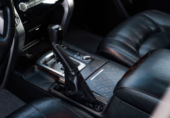 Подержанный автомобиль Toyota Land Cruiser Suv 2012 года (33 фото)