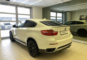 Подержанный автомобиль BMW X6 2013 года (6 фото)