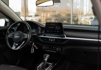 Подержанный автомобиль Kia Cerato Sedan 2021 года (10 фото)