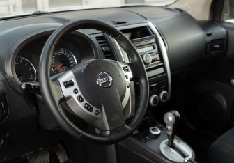 Подержанный автомобиль Nissan X-Trail 2012 года (11 фото)