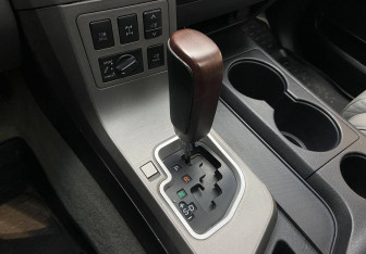 Подержанный автомобиль Toyota Sequoia 2011 года (10 фото)