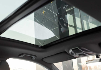 Подержанный автомобиль Geely Coolray 2022 года (17 фото)