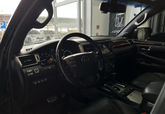 Подержанный автомобиль Lexus LX 2014 года (14 фото)