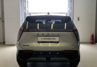 Подержанный автомобиль Geely Atlas 2024 года (5 фото)