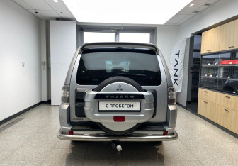 Подержанный автомобиль Mitsubishi Pajero 2011 года (5 фото)