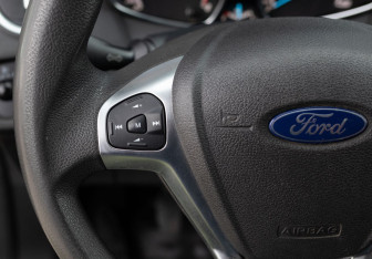 Подержанный автомобиль Ford Fiesta Sedan 2017 года (12 фото)