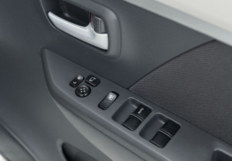 Подержанный автомобиль Suzuki Wagon R+ 2014 года (15 фото)