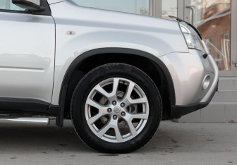 Подержанный автомобиль Nissan X-Trail 2013 года (9 фото)