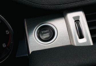 Подержанный автомобиль Land Rover Range Rover Evoque 2012 года (15 фото)