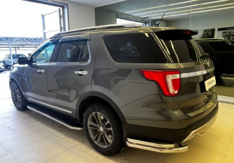 Подержанный автомобиль Ford Explorer 2018 года (7 фото)