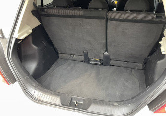 Подержанный автомобиль Nissan Tiida Hatchback 2011 года (8 фото)