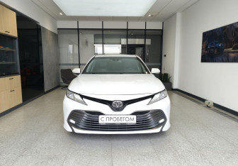 Подержанный автомобиль Toyota Camry Sedan 2018 года (2 фото)