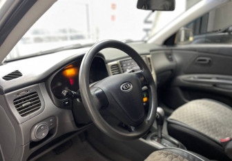 Подержанный автомобиль Kia Rio Hatchback 2007 года (9 фото)