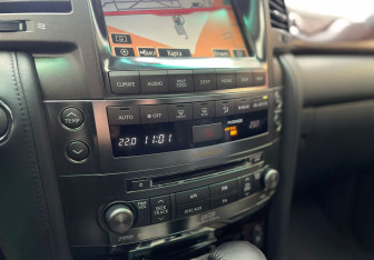 Подержанный автомобиль Lexus LX 2008 года (19 фото)