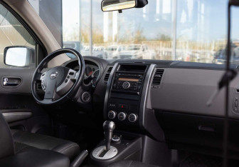 Подержанный автомобиль Nissan X-Trail 2007 года (10 фото)