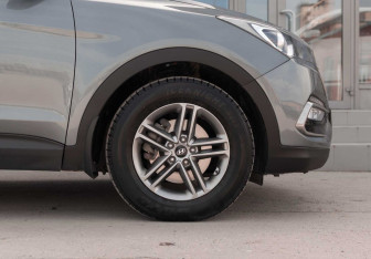Подержанный автомобиль Hyundai Santa Fe 2017 года (9 фото)