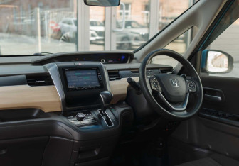 Подержанный автомобиль Honda Freed 2017 года (10 фото)