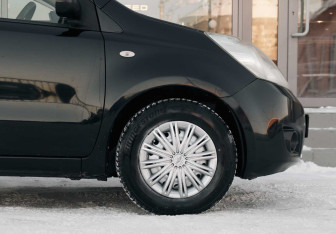 Подержанный автомобиль Nissan Note 2010 года (9 фото)