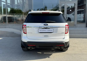 Подержанный автомобиль Ford Explorer 2012 года (19 фото)