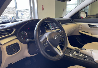 Подержанный автомобиль Infiniti QX50 2021 года (7 фото)