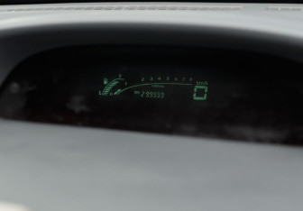 Подержанный автомобиль Toyota Nadia 2000 года (12 фото)