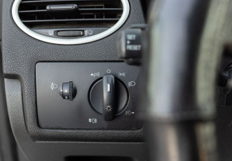 Подержанный автомобиль Ford Focus Hatchback 2006 года (17 фото)