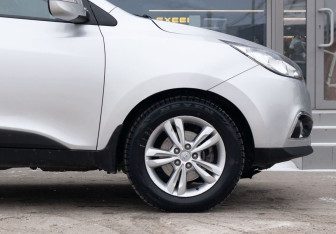 Подержанный автомобиль Hyundai ix35 2012 года (9 фото)