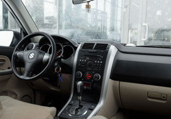 Подержанный автомобиль Suzuki Grand Vitara 2013 года (10 фото)
