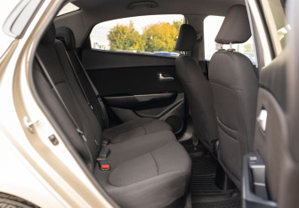 Подержанный автомобиль Kia Rio Sedan 2013 года (18 фото)