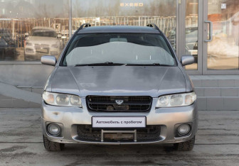 Подержанный автомобиль Nissan Avenir 2001 года (2 фото)