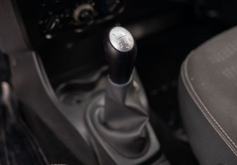 Подержанный автомобиль Renault Sandero 2011 года (14 фото)