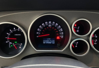 Подержанный автомобиль Toyota Sequoia 2011 года (9 фото)