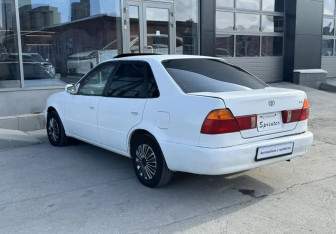 Подержанный автомобиль Toyota Sprinter Sedan 1998 года (12 фото)
