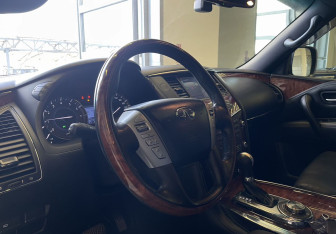 Подержанный автомобиль Infiniti QX80 2014 года (7 фото)
