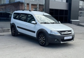 Подержанный автомобиль LADA (ВАЗ) Largus Wagon 2017 года (3 фото)