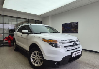 Подержанный автомобиль Ford Explorer 2013 года (3 фото)