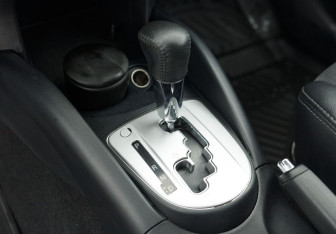 Подержанный автомобиль Citroen C-Crosser 2012 года (15 фото)