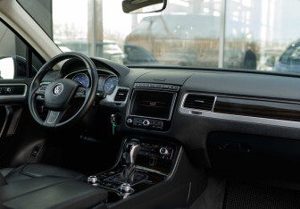 Подержанный автомобиль Volkswagen Touareg 2017 года (10 фото)