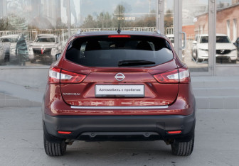 Подержанный автомобиль Nissan Qashqai 2015 года (6 фото)