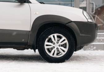 Подержанный автомобиль Hyundai Tucson 2008 года (9 фото)