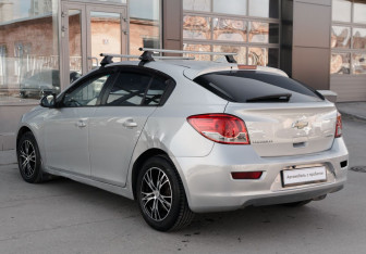 Подержанный автомобиль Chevrolet Cruze Hatchback 2014 года (7 фото)