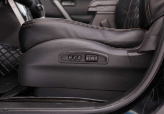 Подержанный автомобиль Infiniti FX 2003 года (16 фото)