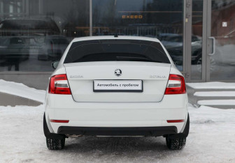 Подержанный автомобиль Skoda Octavia Liftback 2018 года (6 фото)