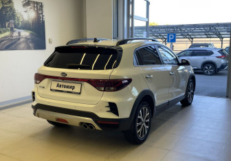Подержанный автомобиль Kia Rio Hatchback 2021 года (4 фото)