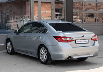 Подержанный автомобиль Subaru Legacy Sedan 2017 года (7 фото)