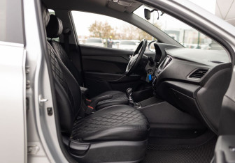 Подержанный автомобиль Hyundai Solaris Sedan 2017 года (20 фото)